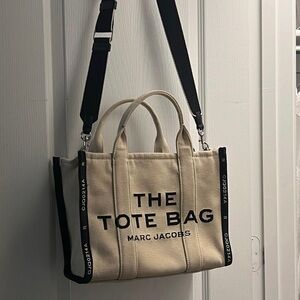 The Jacquard Medium Tote Bag Warm Sand